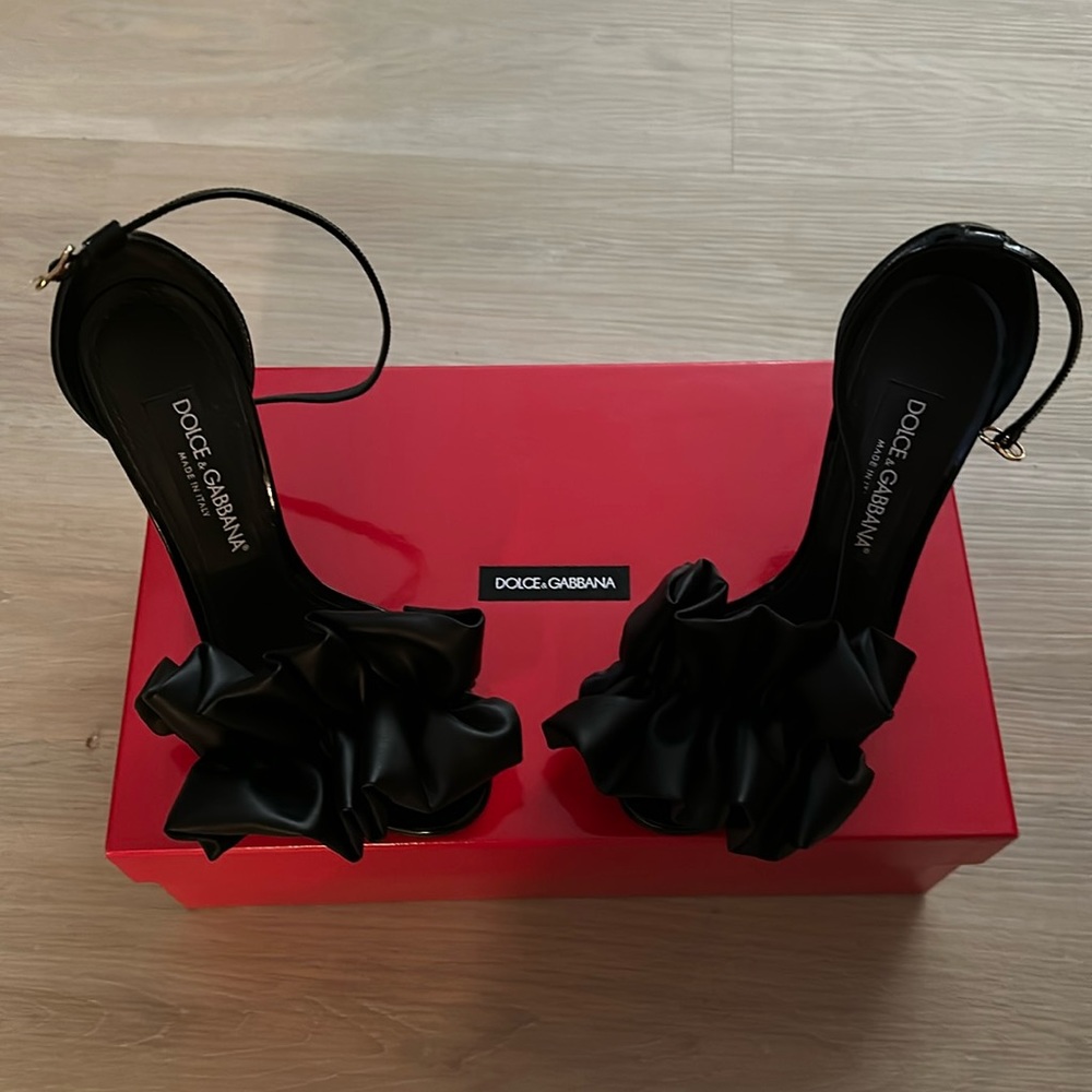 Gorgeous, Beautiful Dolce & Gabbana Black Shoes. Size 7;